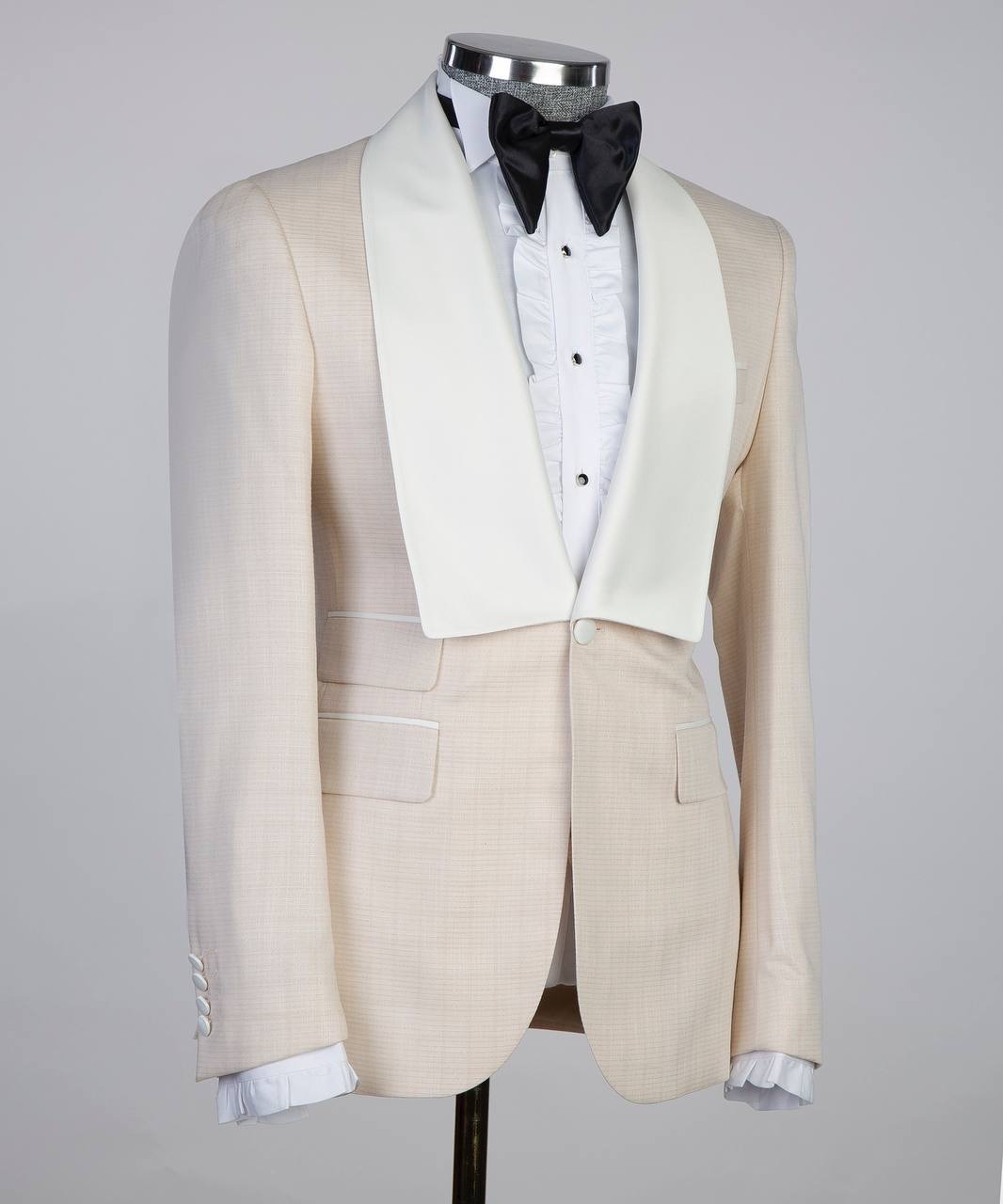 Ivory Elegance White & Cream Tuxedo with Satin Shawl Lapel – A Timeless and Refined Wedding Classic | Model NOBLE 650