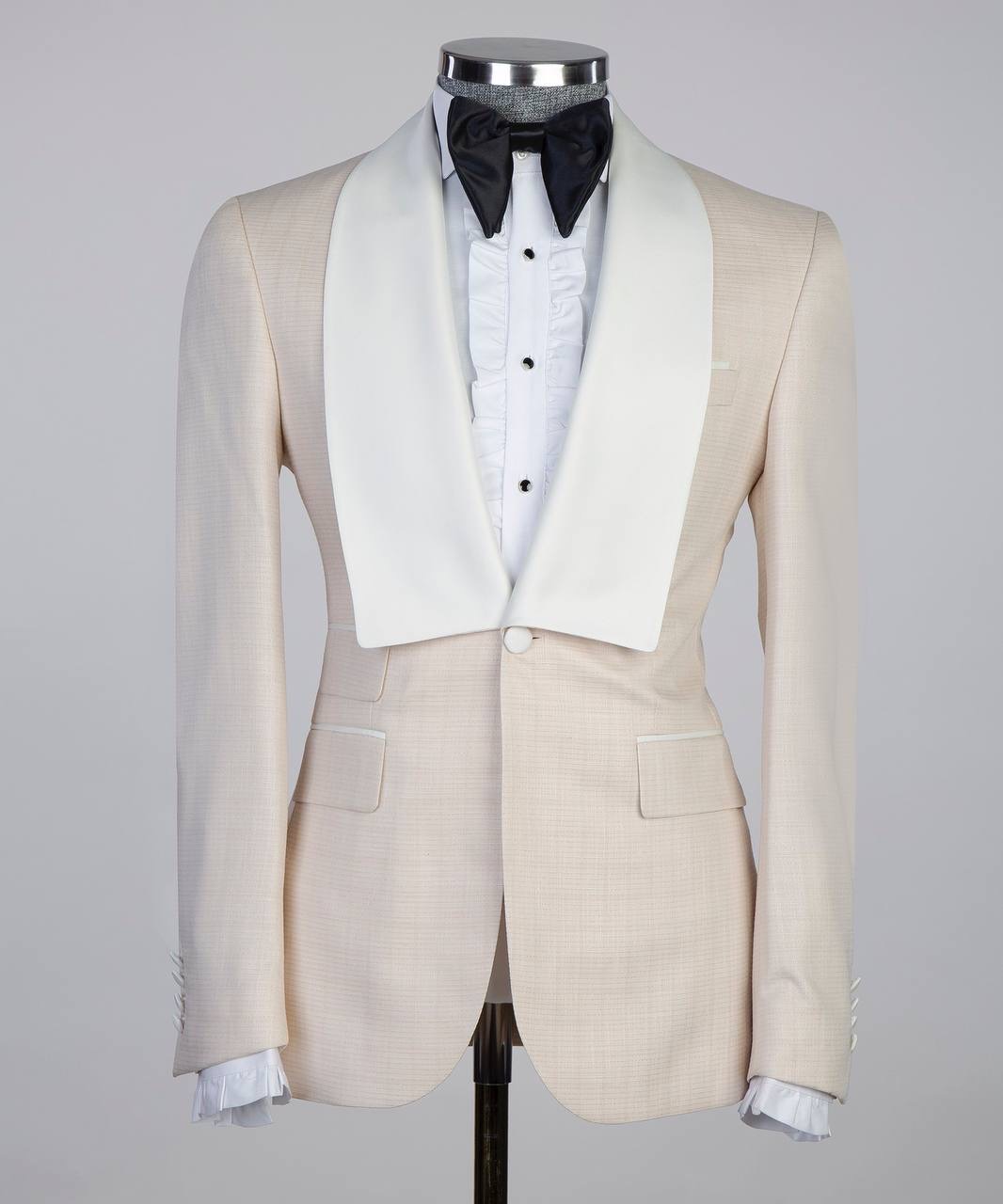 Ivory Elegance White & Cream Tuxedo with Satin Shawl Lapel – A Timeless and Refined Wedding Classic | Model NOBLE 650